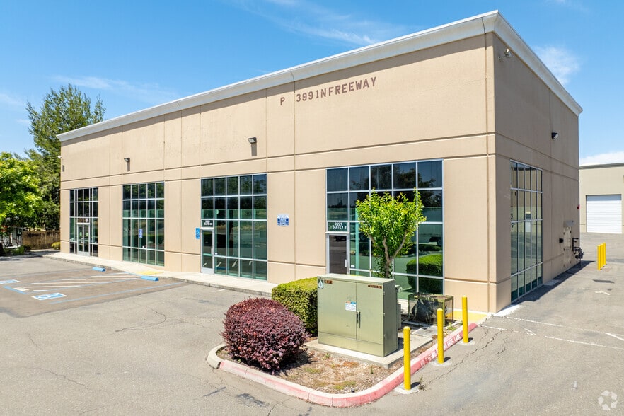 3991 N Freeway Blvd, Sacramento, CA à louer - Photo principale – Image 1 sur 11