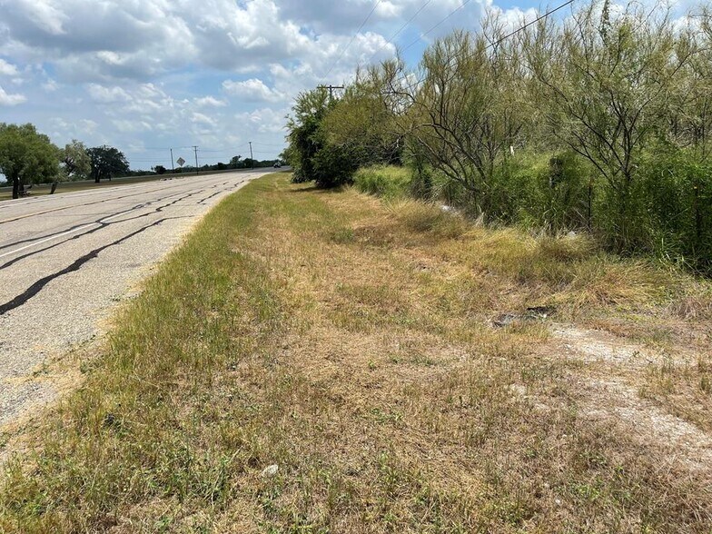 130 Texas 359, Skidmore, TX à vendre - Photo de l’immeuble – Image 2 sur 6