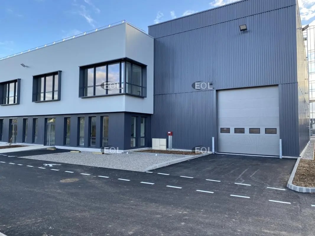 Local d’activités dans Saint-Priest à louer Photo de l’immeuble– Image 1 sur 16