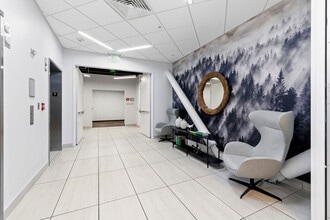 180 N University Ave, Provo, UT à louer Hall d’entrée– Image 2 sur 11