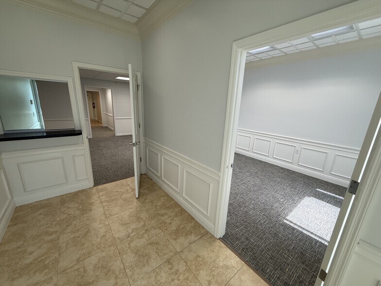 415 S Babcock St, Melbourne, FL à louer - Photo de l’immeuble – Image 3 sur 10