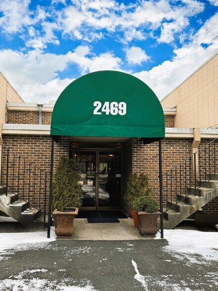2469 W University Ave, Saint Paul, MN à vendre - Photo de l’immeuble – Image 3 sur 20