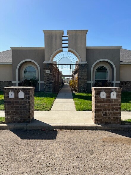 Portfolio of 7 Fourplexes in Pharr portefeuille de 7 biens à vendre sur LoopNet.fr - Photo de l’immeuble – Image 3 sur 7