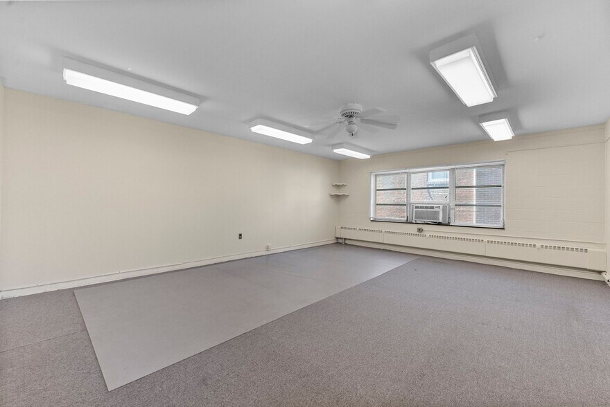 35 Orange Ave, Clifton, NJ à louer - Photo de l’immeuble – Image 2 sur 19