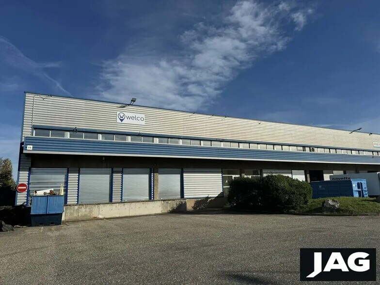 Local d’activités dans Chassieu à louer - Photo de l’immeuble – Image 1 sur 8