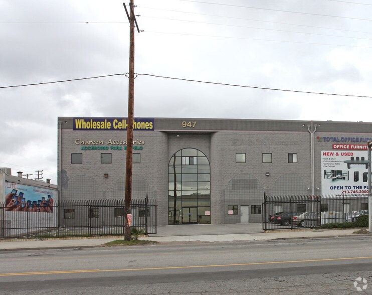 947 S Alameda St, Los Angeles, CA à louer - Photo de l’immeuble – Image 2 sur 7