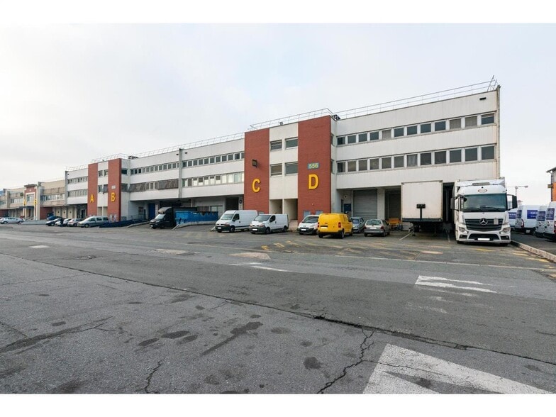 Bureau dans Saint-Ouen-sur-Seine à louer - Photo de l’immeuble – Image 2 sur 12