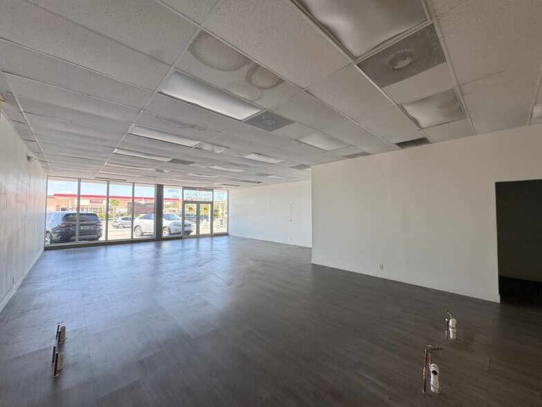 900-914 W Sunrise Blvd, Fort Lauderdale, FL à louer - Photo de l’immeuble – Image 3 sur 4