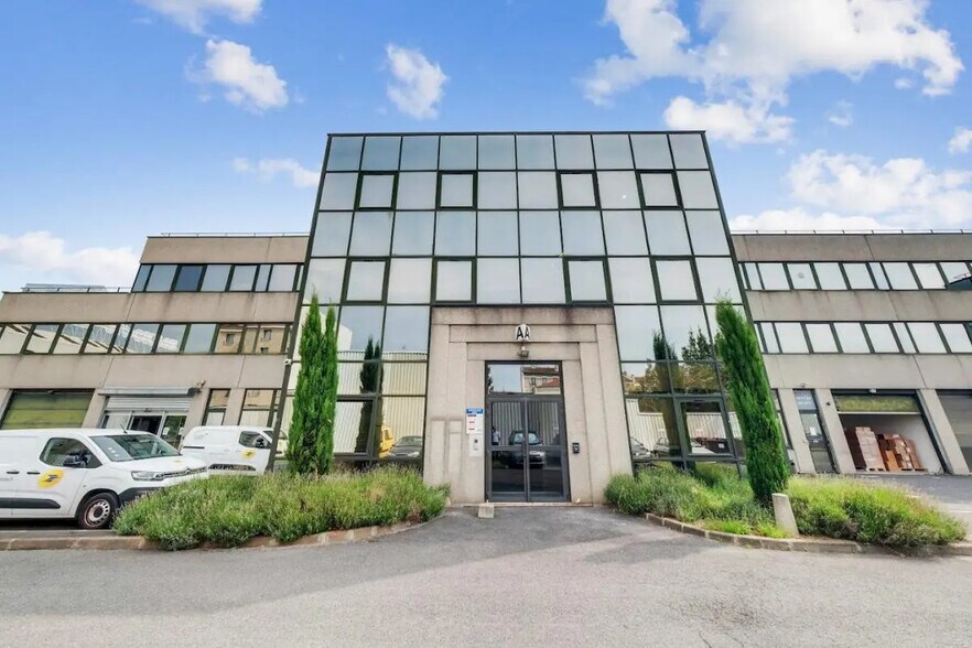 Industriel/Logistique dans Ivry-sur-Seine à louer - Photo de l’immeuble – Image 2 sur 18