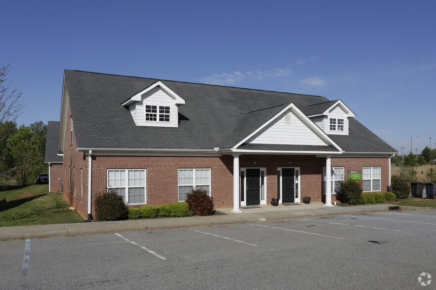 105 Broadbent Way, Anderson, SC à vendre - Photo principale – Image 1 sur 17