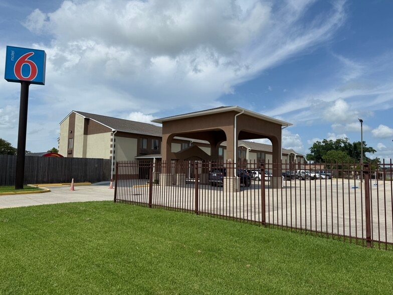 125 Dixie Ave, Houma, LA à vendre - Photo de l’immeuble – Image 1 sur 8