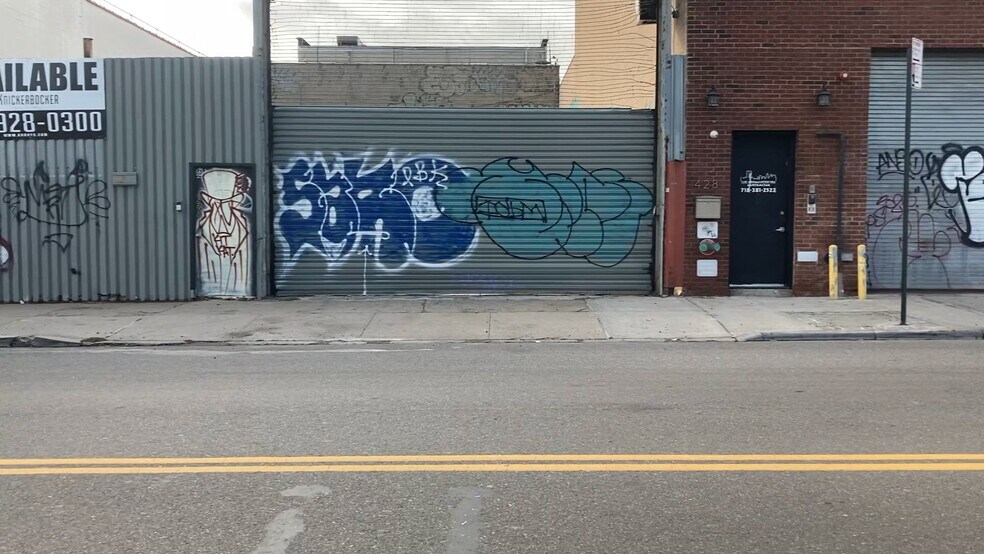 430 Johnson Ave, Brooklyn, NY à vendre - Vidéo sur l’annonce professionnelle – Image 2 sur 7