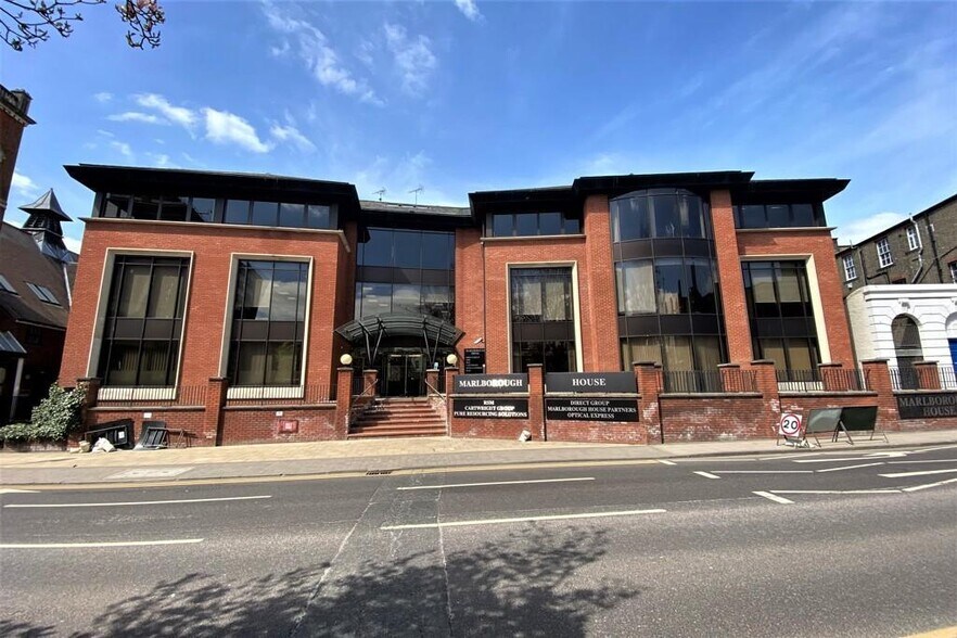 Victoria Rd S, Chelmsford à louer - Photo de l’immeuble – Image 1 sur 12