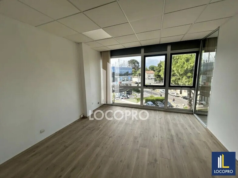 Bureau dans Saint-Laurent-du-Var à louer - Photo de l’immeuble – Image 3 sur 5