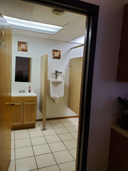 2439 W 16th St, Indianapolis, IN à vendre - Photo de l’immeuble – Image 3 sur 6
