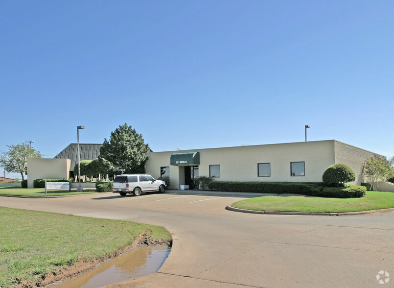 3200 E Memorial Rd, Edmond, OK à vendre - Photo de l’immeuble – Image 2 sur 30