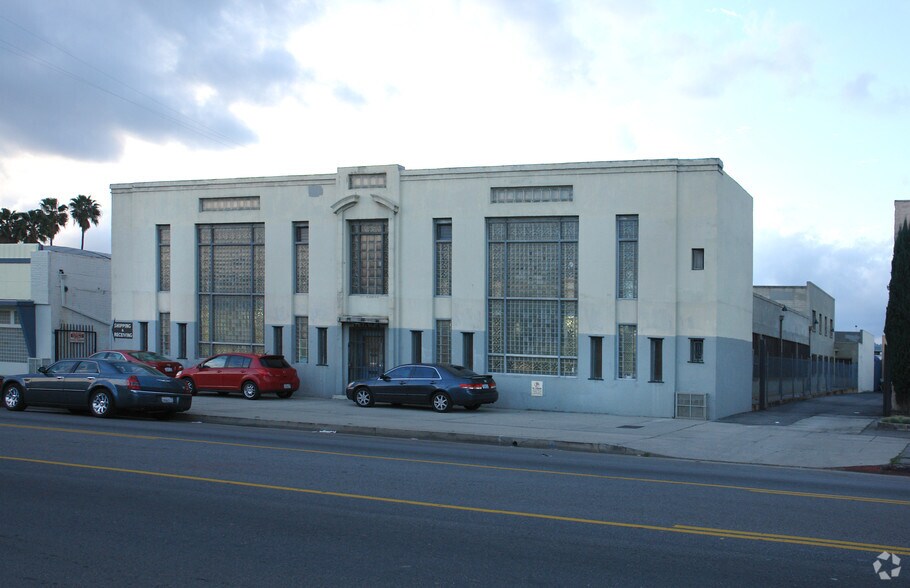10824 Burbank Blvd, North Hollywood, CA à louer - Photo de l’immeuble – Image 3 sur 37