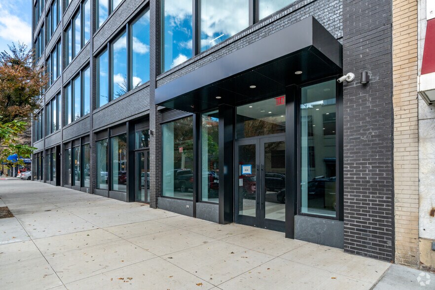 3501 36th Ave, Astoria, NY à louer - Photo de l’immeuble – Image 3 sur 8