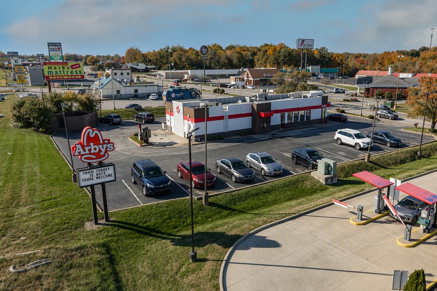 4650 University Dr, Evansville, IN à vendre - Photo de l’immeuble – Image 2 sur 4