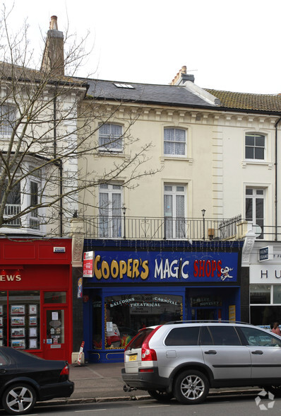18 Cornfield Rd, Eastbourne à louer - Photo principale – Image 1 sur 4