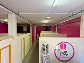 2415 E Tremont Ave, Bronx, NY à louer Photo intérieure– Image 2 sur 4