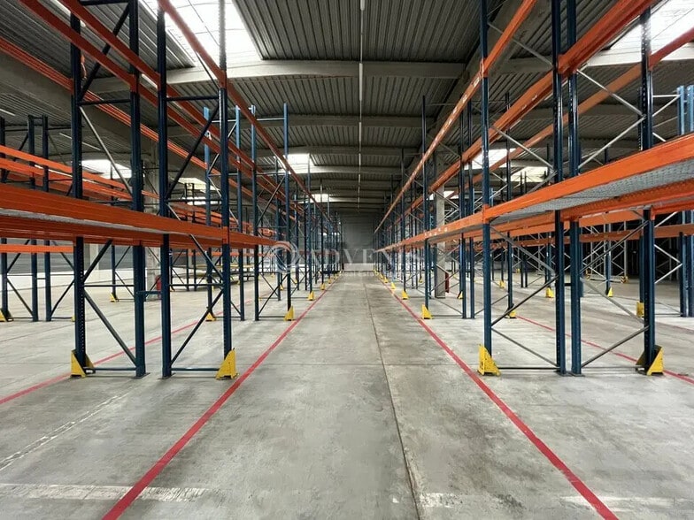 Local d’activités dans Lisses à louer - Photo de l’immeuble – Image 2 sur 12