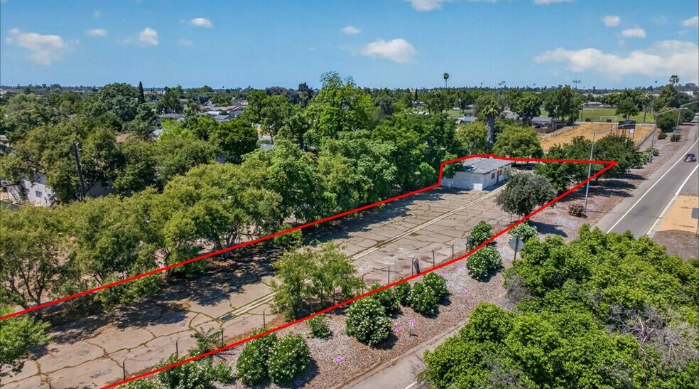 1232 San Joaquin St, Fresno, CA à louer - Photo de l’immeuble – Image 3 sur 11