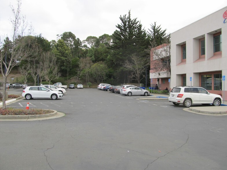 3060 Hilltop Mall Rd, Richmond, CA à louer - Photo de l’immeuble – Image 2 sur 9