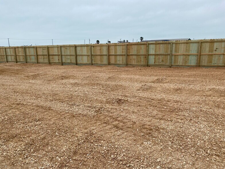 15658 Palmira Ave, Corpus Christi, TX à louer - Photo de l’immeuble – Image 3 sur 6