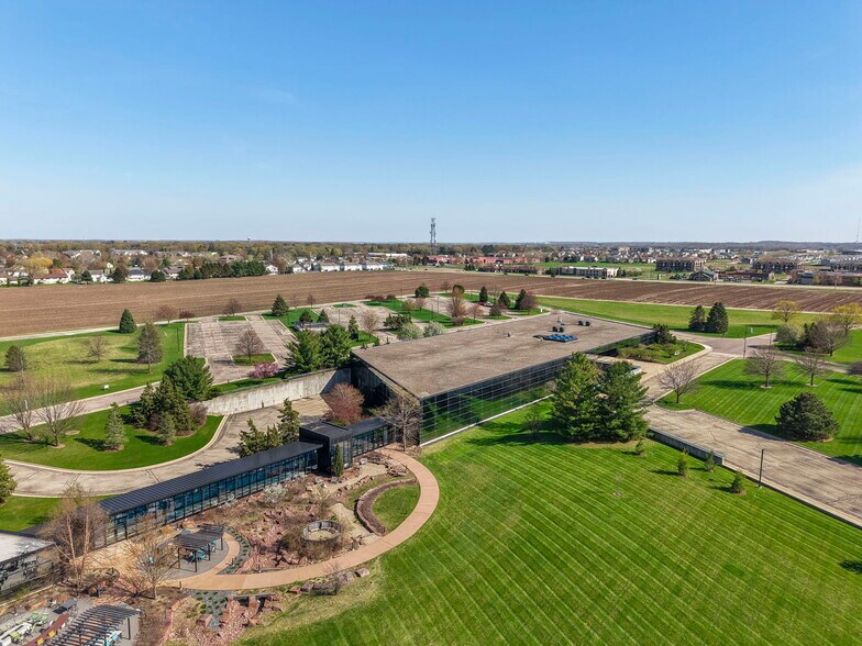 1 Qbe Way, Sun Prairie, WI à louer - Photo de l’immeuble – Image 2 sur 19
