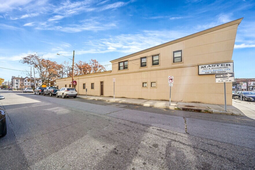 203 Rockaway Ave, Valley Stream, NY à vendre - Photo de l’immeuble – Image 1 sur 34