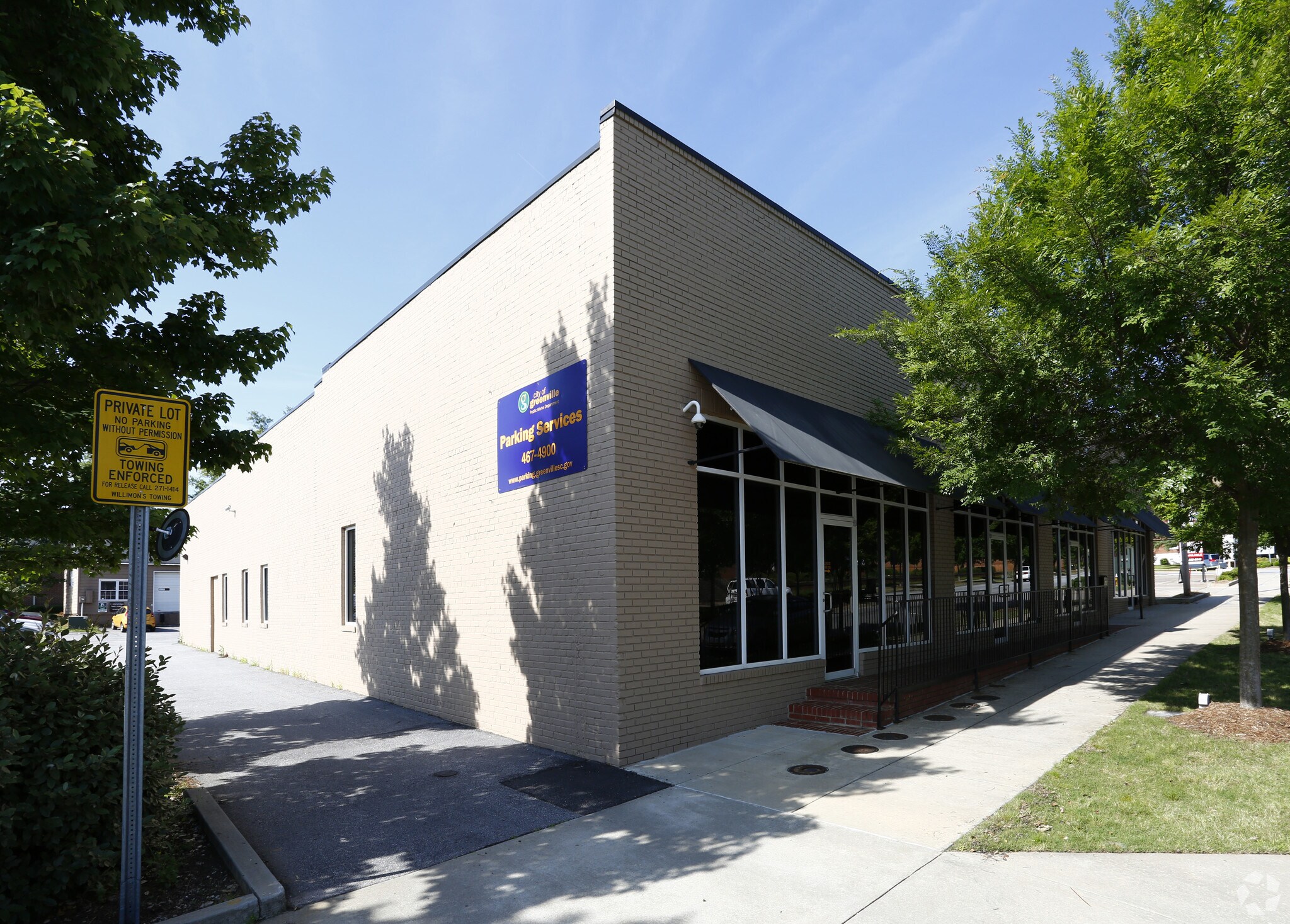 1021 S Main St, Greenville, SC à louer Photo principale– Image 1 sur 32
