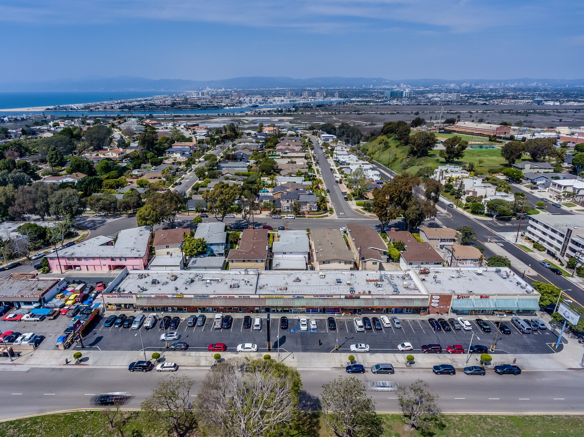 8101-8139 W Manchester Ave, Playa del Rey, CA à louer Photo de l’immeuble– Image 1 sur 7