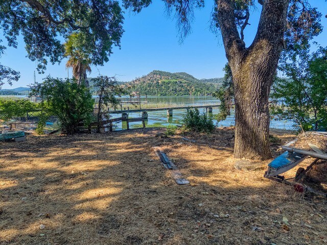 14089 Lakeshore Dr, Clearlake, CA à vendre Photo principale– Image 1 sur 8