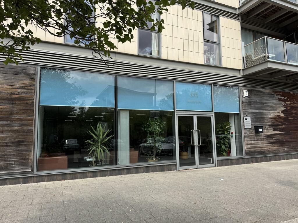 335 South Row, Milton Keynes à louer Photo de l’immeuble– Image 1 sur 2