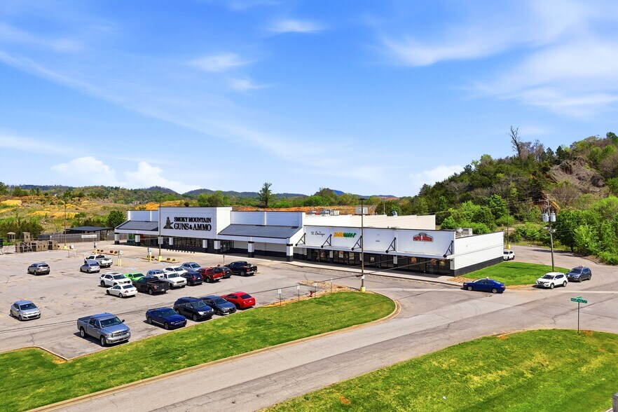 6213-6221 Riverview Crossing Dr, Knoxville, TN à louer - Photo de l’immeuble – Image 3 sur 9
