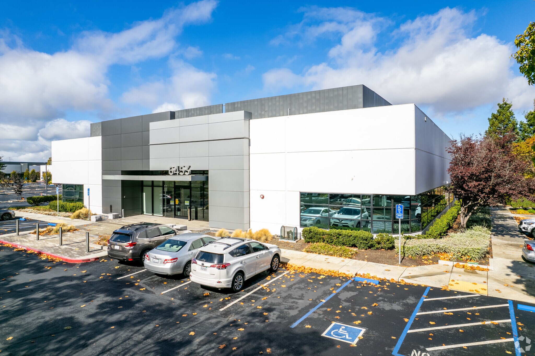 6473 Kaiser Dr, Fremont, CA à louer Photo de l’immeuble– Image 1 sur 12