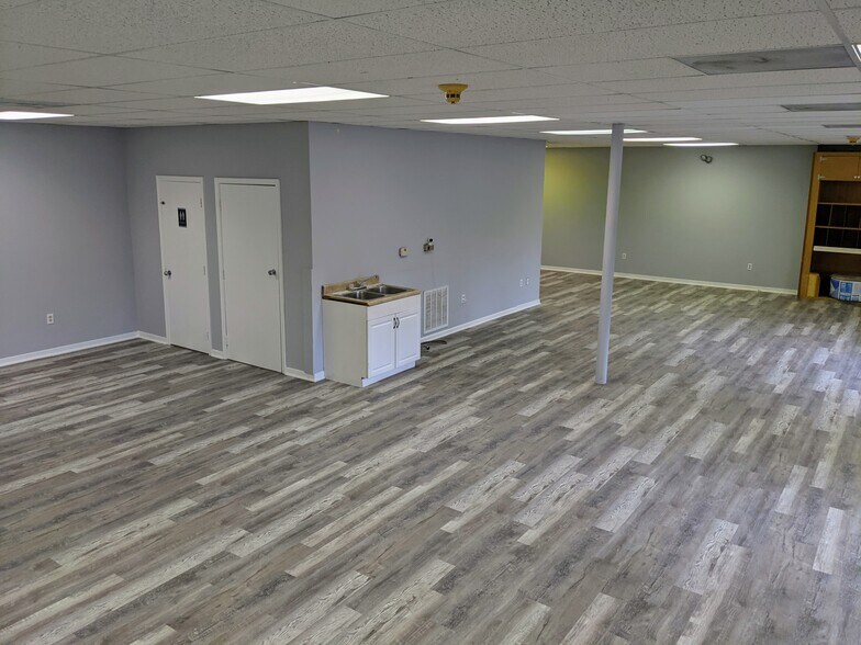 832 Seven Bridge Rd, East Stroudsburg, PA à louer - Photo de l’immeuble – Image 3 sur 20