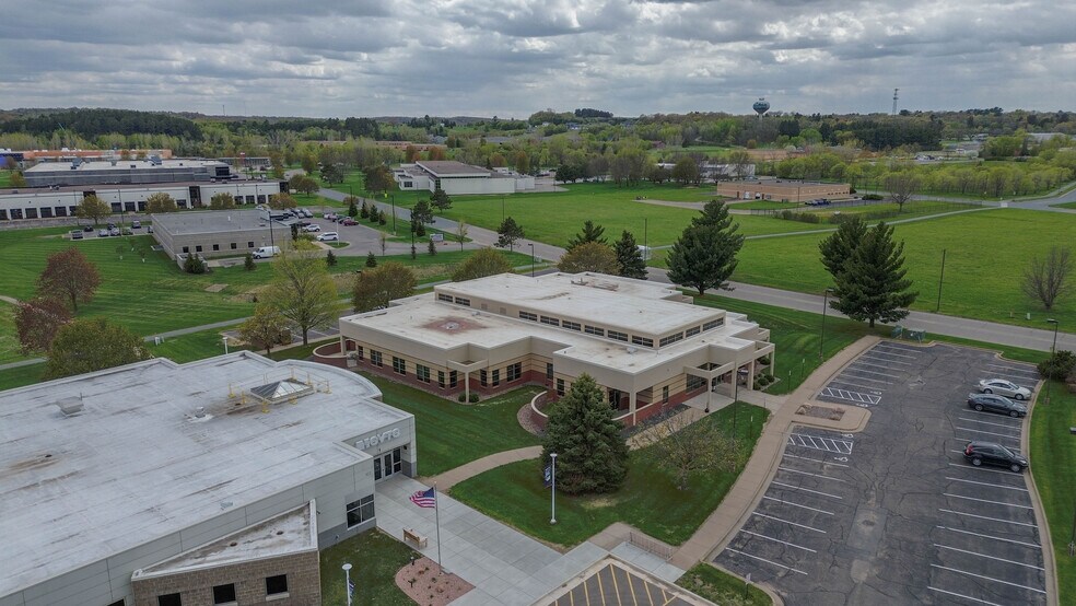 401 Technology Dr E, Menomonie, WI à vendre - Photo de l’immeuble – Image 3 sur 27