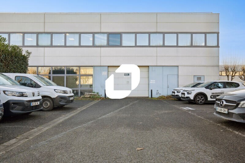 Local d'activités dans Roissy-en-France à vendre Photo de l’immeuble– Image 1 sur 15