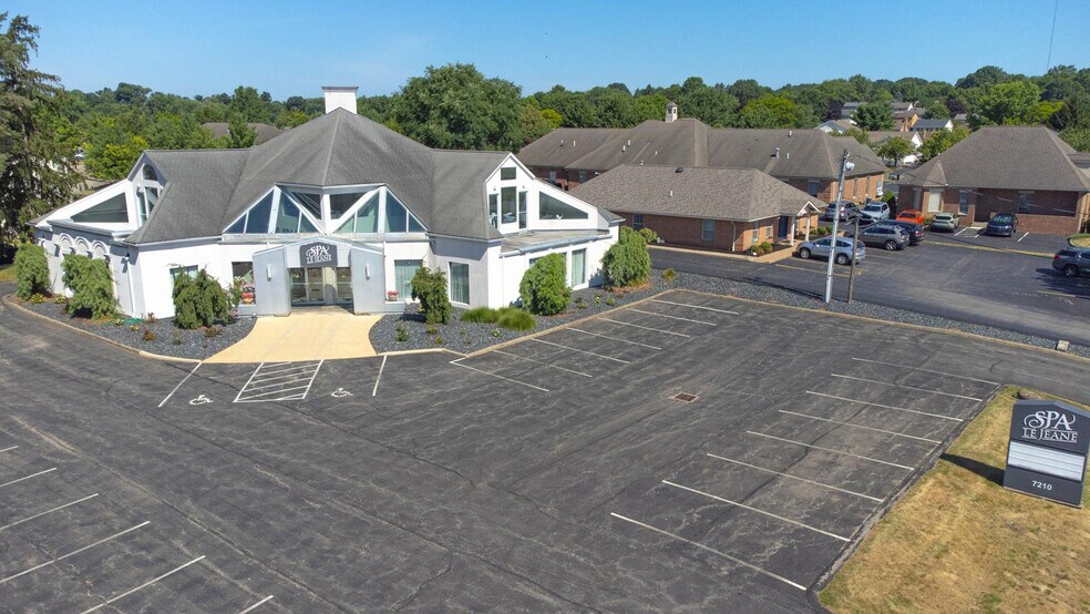 7210 Bristlewood Dr, Youngstown, OH à vendre - Photo de l’immeuble – Image 1 sur 16