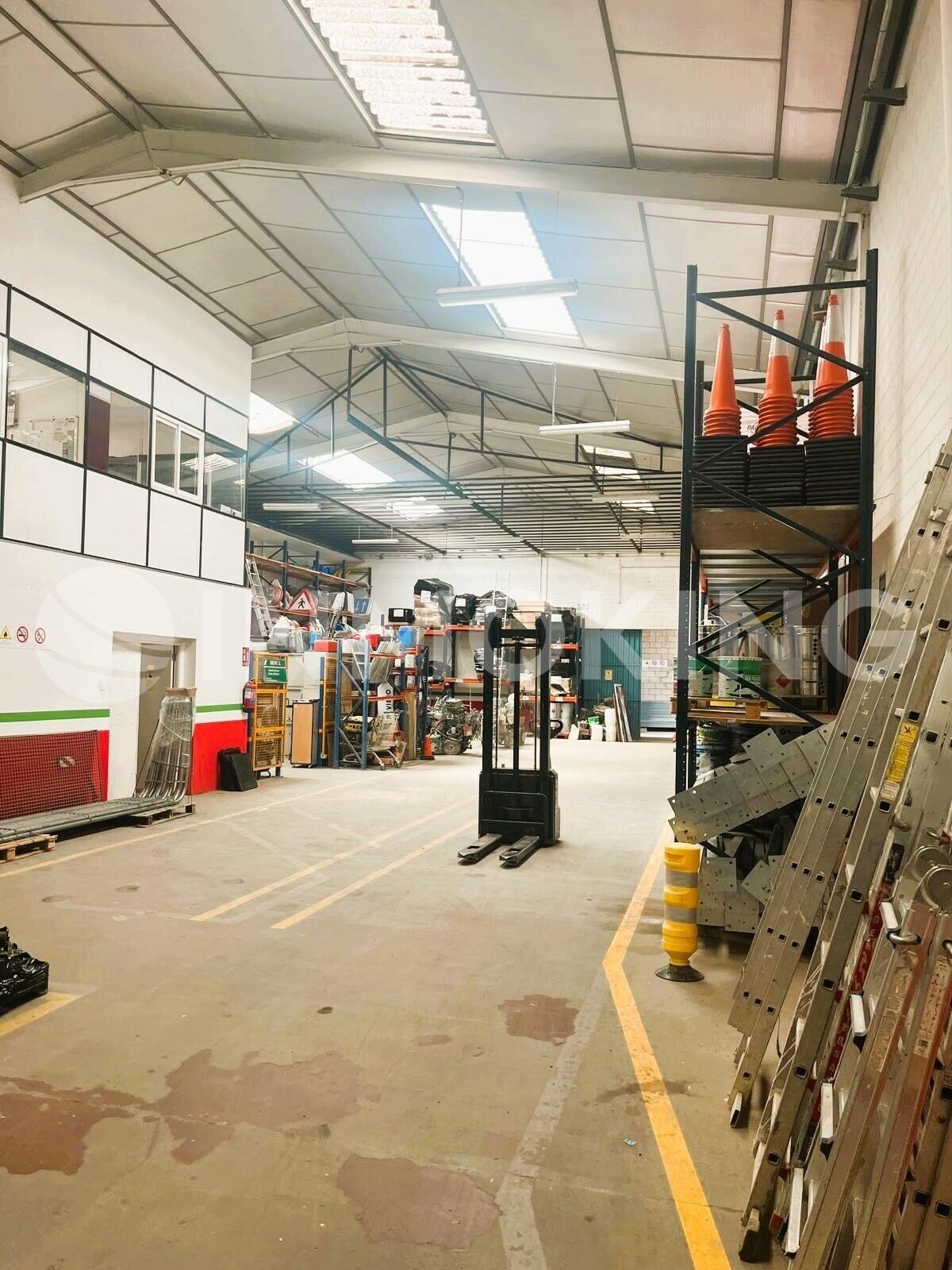 Local commercial dans San Fernando de Henares, Madrid à vendre Photo intérieure– Image 1 sur 14