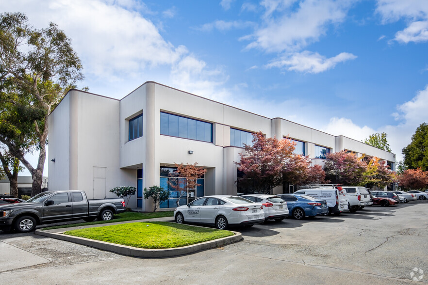 2280 Bates Ave, Concord, CA à vendre - Photo principale – Image 1 sur 9