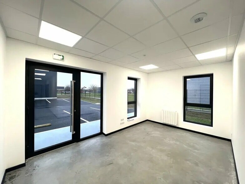 Bureau dans Saint-Jean-de-la-Neuville à louer - Photo de l’immeuble – Image 1 sur 7
