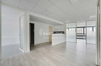 147 Avenue Charles De Gaulle, Neuilly-sur-Seine à louer Photo intérieure– Image 2 sur 4
