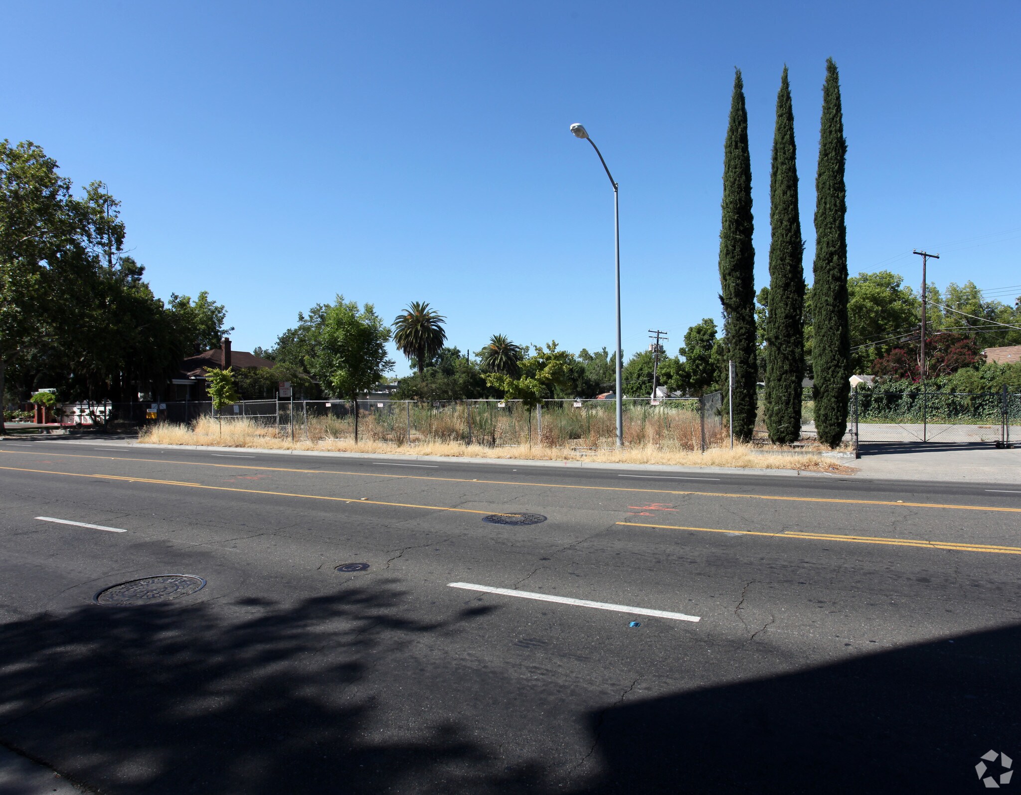 2040 Stockton Blvd, Sacramento, CA à vendre Photo principale– Image 1 sur 9