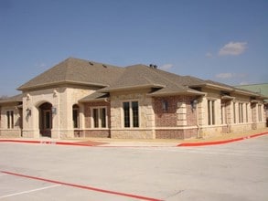 1948 E Hebron Pky, Carrollton, TX à louer Photo de l’immeuble– Image 2 sur 2