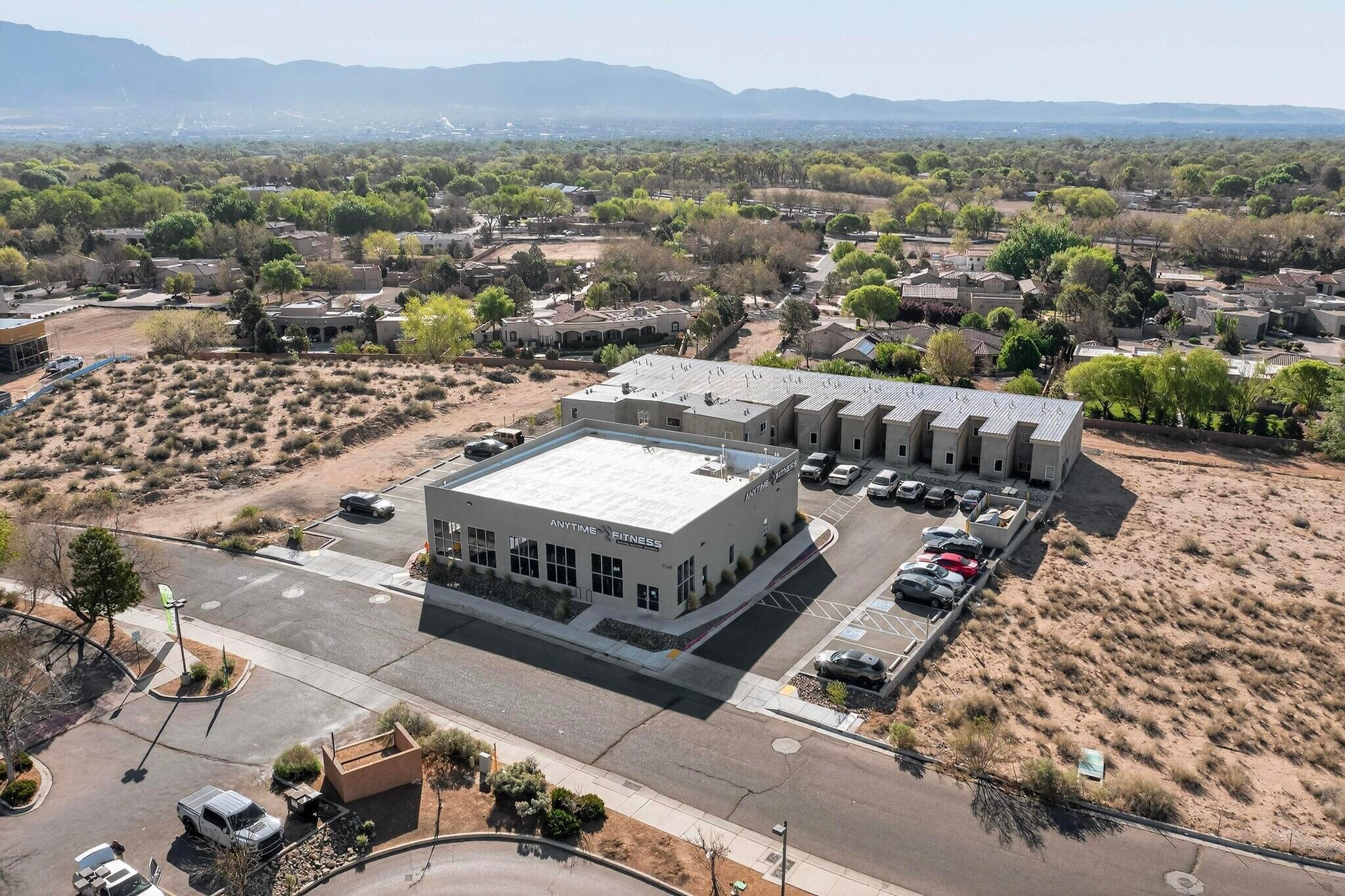 9368 Valley View Dr NW, Albuquerque, NM à vendre Photo principale– Image 1 sur 78