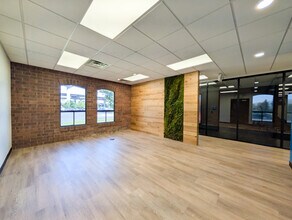 345 W Bearcat Dr, Salt Lake City, UT à louer Photo intérieure– Image 2 sur 12