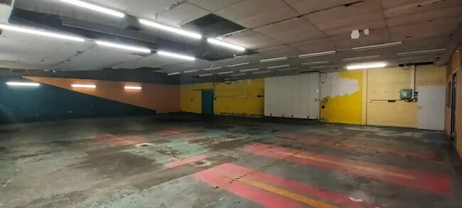 Plus de détails pour Local d'activités à louer